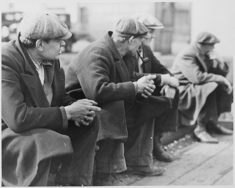 1930s Mens Fashion Unemployed New York City 1934 Unemployed men wear flat caps and heavy coats at the New York City docks in 1934.