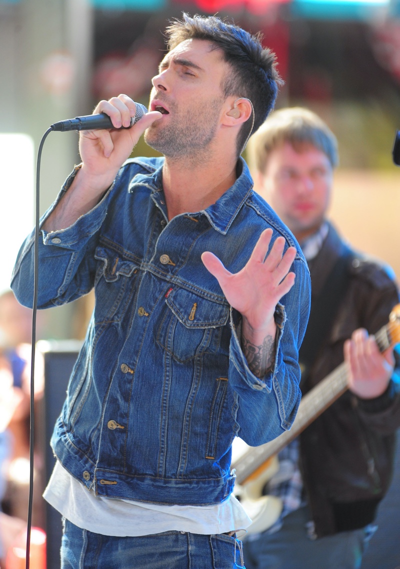 Adam Levine Levis Denim Trucker Jacket Style Adam Levine Levi's Denim Trucker Jacket Style