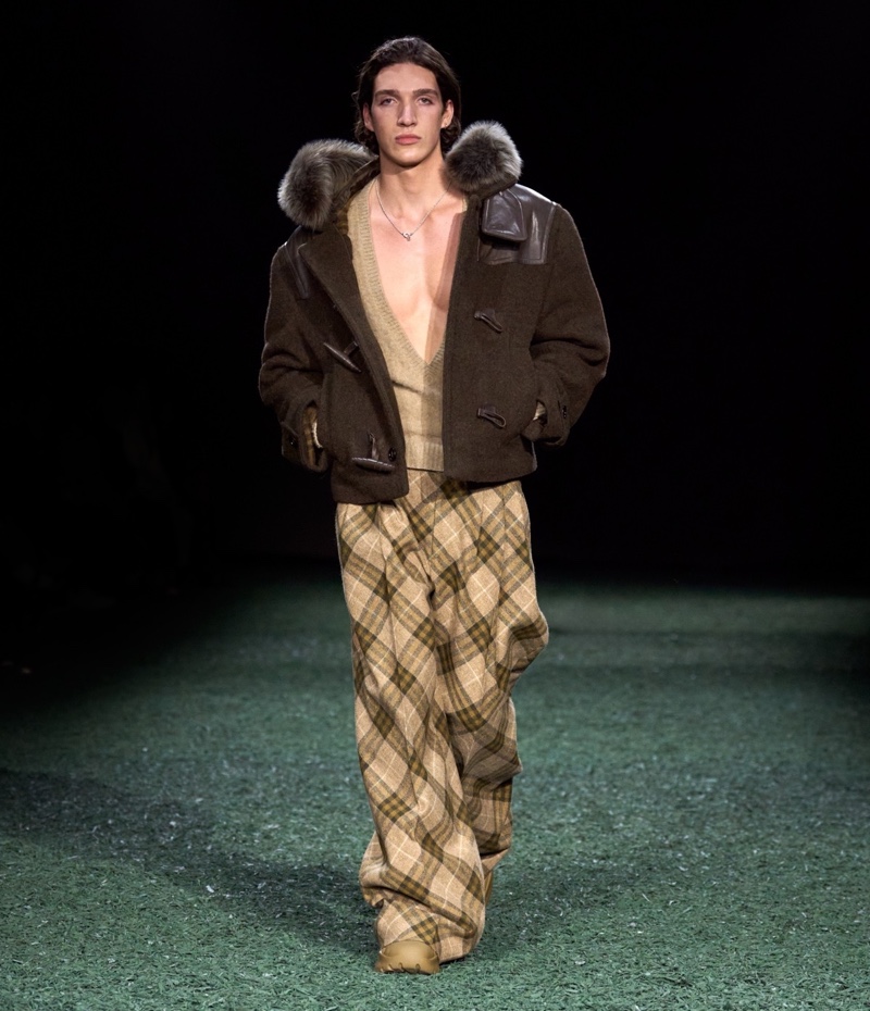 Burberry Fall Winter 2024 V Neck Fashion Trend Burberry fall-winter 2024 collection men's v-neck sweater