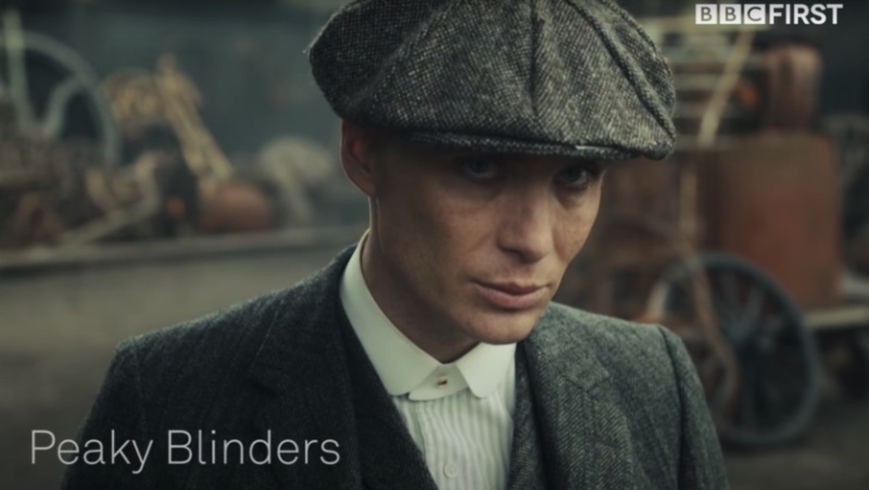 Cillian Murphy Peaky Blinders Thomas Shelby Flat Cap Cillian Murphy plays the iconic Thomas Shelby in Peaky Blinders, wearing one of the lead character's signature flat caps.