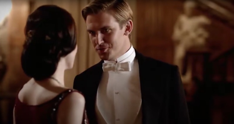 Dan Stevens Downton Abbey Season 3 British actor Dan Stevens dons 1920s formal wear as the character Matthew Crawley in Downton Abbey.