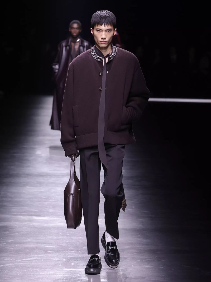 Gucci Fall Winter 2024 Crewneck Cardigan Trend Gucci fall-winter 2024 collection men's crewneck cardigan